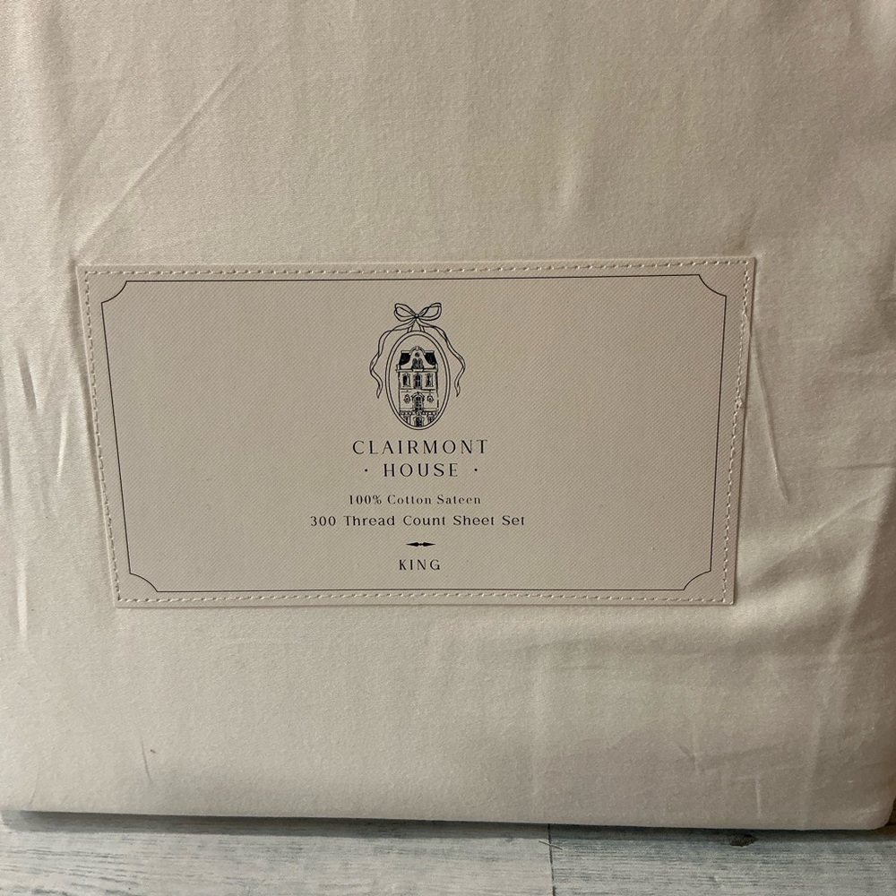 CLAIRMONT HOUSE 4Pc White King Size Cotton Sateen Finish Sheet Set-300TC - Picture 3 of 5